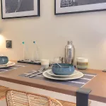 Apartament Chic Piscine, Jardin Et Parking, 3 *