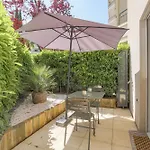 Chic Piscine, Jardin Et Parking, 3 Apartament *