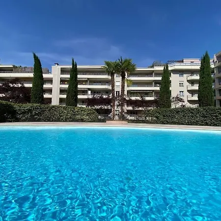 Chic Piscine, Jardin Et Parking, 3 *